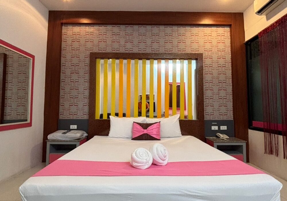 STANDARD ROOM: ห้องพักมาตราฐานที่สะอาดถูกหลักสุขอนามัยภายใต้มาตราฐาน SHA มีให้เลือกทั้งแบบเตียงเดียวและเตียงคู่ STANDARD ROOM: ห้องพักมาตราฐานที่สะอาดถูกหลักสุขอนามัยภายใต้มาตราฐาน SHA มีให้เลือกทั้งแบบเตียงเดียวและเตียงคู่